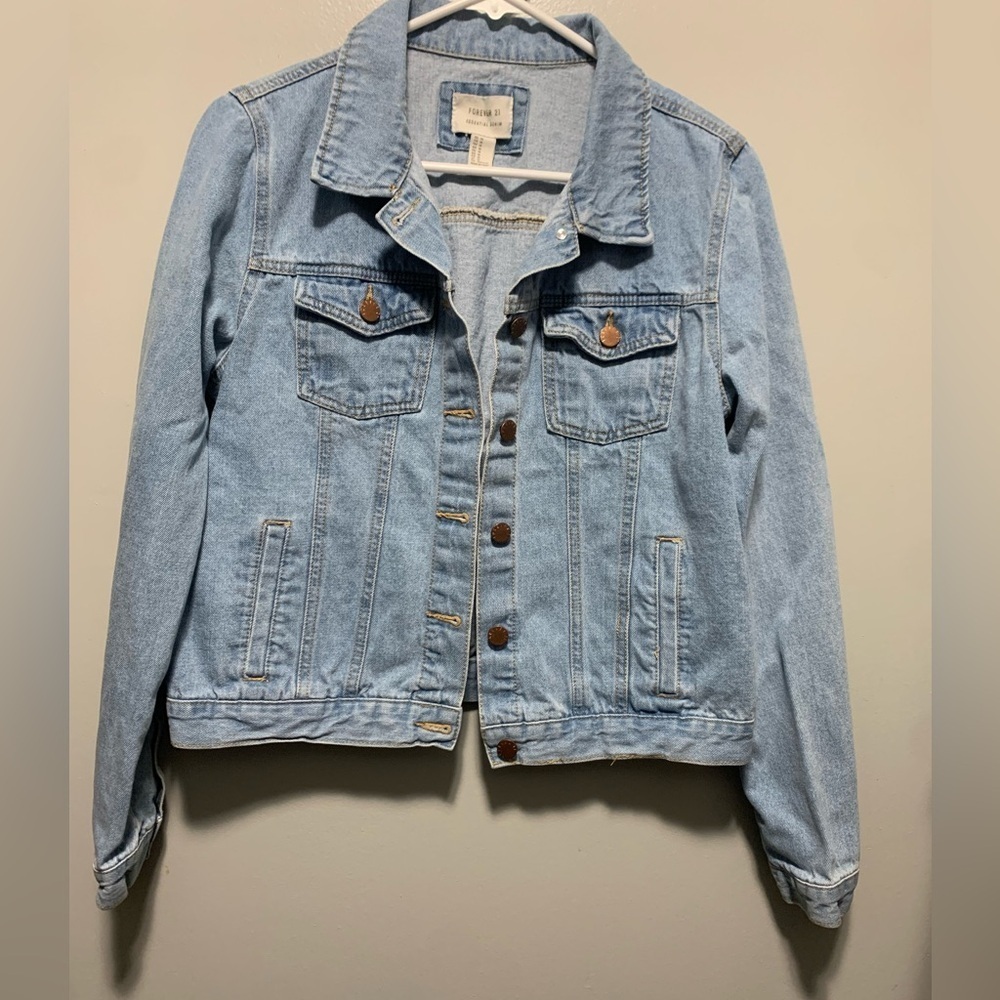 Women’s forever 21 (m) light wash denim jacket